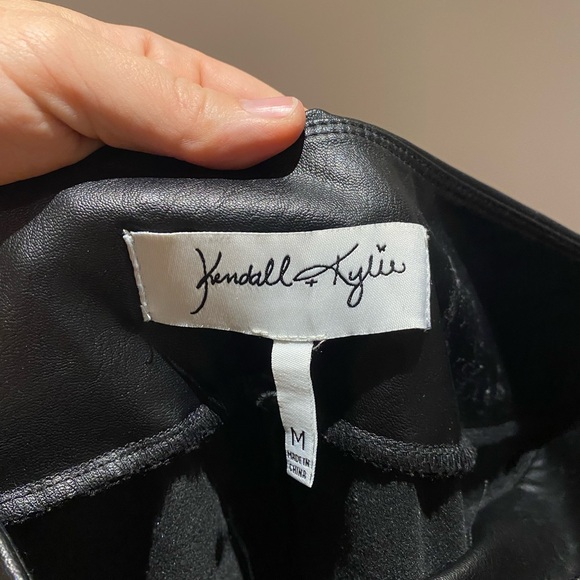 Kendall & Kylie Women's black Faux Leather Leggings Pants Size medium. - Picture 9 of 11